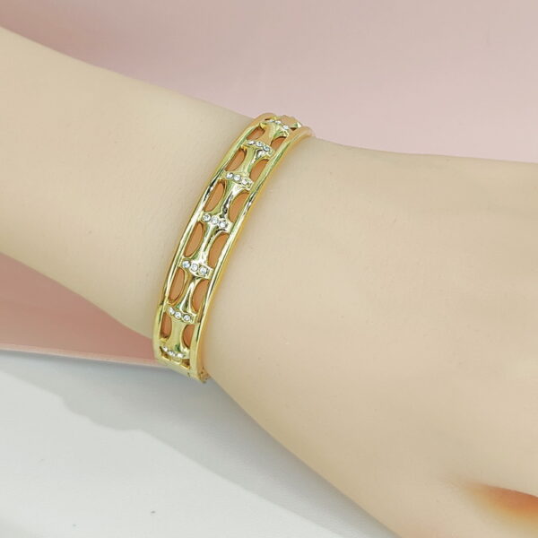 Stainless Steel Bangles Bracelets Crystals/Zirconia Hollow Out Openwork Good Quality No Change Color For Women Girls CS24110013