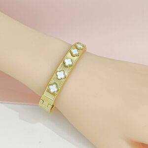 Stainless Steel Bangles Bracelets Crystals/Zirconia Lucky White Colour Clover Good Quality No Change Color For Women Girls CS24110037