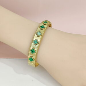Stainless Steel Bangles Bracelets Crystals/Zirconia Lucky Green Colour Clover Good Quality No Change Color For Women Girls CS24110038