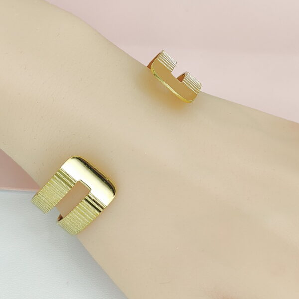 Stainless Steel Bangles Bracelets Crystals/Zirconia Broadside Irregular Good Quality No Change Color For Women Girls CS24110048