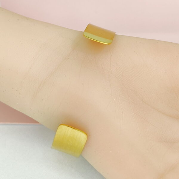 Stainless Steel Bangles Bracelets Crystals/Zirconia Open Wided Shape Good Quality No Change Color For Women Girls CS24110053