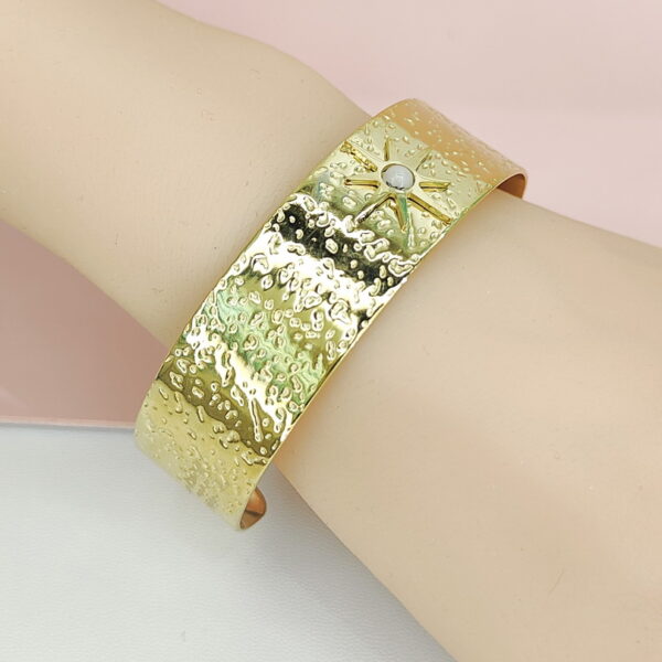 Stainless Steel Bangles Bracelets Crystals/Zirconia Knockout Texture Good Quality No Change Color For Women Girls CS24110054