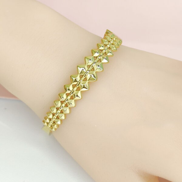 Stainless Steel Bangles Bracelets Crystals/Zirconia Bullet Nail Pagoda Good Quality No Change Color For Women Girls CS24110067