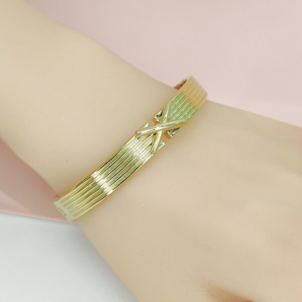 Stainless Steel Bangles Bracelets Crystals/Zirconia Cross X Shape Good Quality No Change Color For Women Girls CS24110074