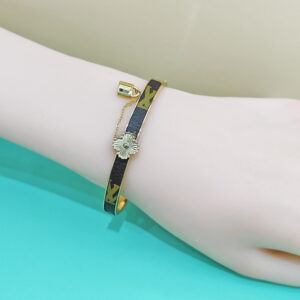 Stainless Steel Bangles Bracelets Crystals/Zirconia Four-Leaf Clover Good Quality No Change Color For Women Girls CS250108015