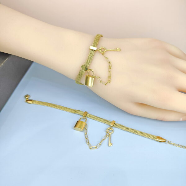 Stainless Steel Bracelets Bangles with Multi Pandants Lock And Key Good Quality No Change Color For Women Girls  ES250108117