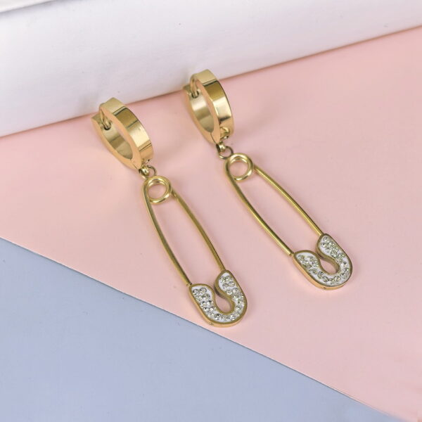 Stainless Steel Cubic Earrings  for Women and Girls Pin Brooch Good Quality No Change Color BS250301017