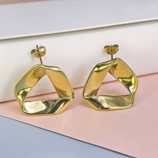 Stainless Steel Cubic Earrings  for Women and Girls Love Heart Good Quality No Change Color BS250301125