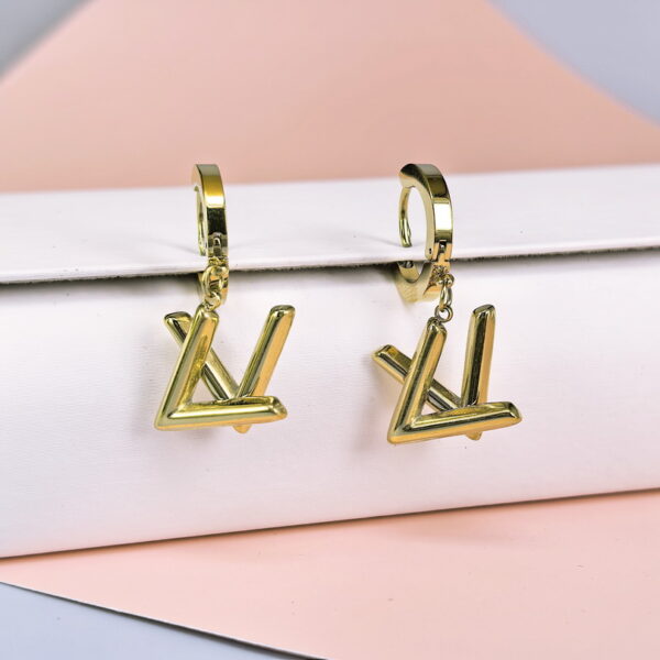 Stainless Steel Cubic Earrings  for Women and Girls Square Good Quality No Change Color BS250301164