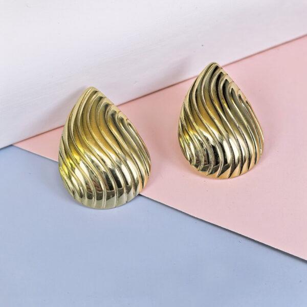 Stainless Steel Cubic Earrings  for Women and Girls Sun Flowers Good Quality No Change Color BS250301176