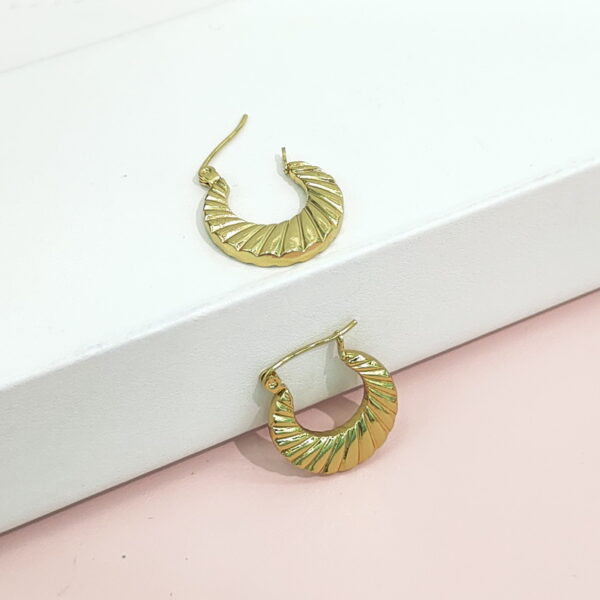 Stainless Steel Earrings Irregularly Threaded Curved Moon Good Quality No Change Color For Women Girls BS24110180