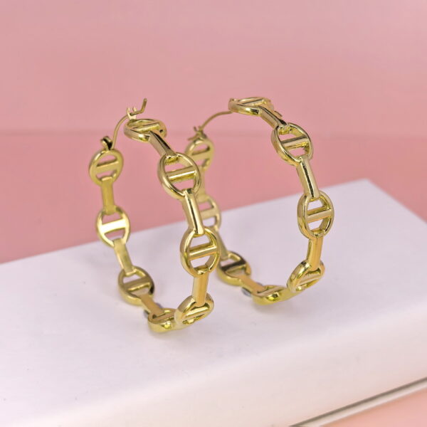 Stainless Steel Earrings  for Women and Girls C Shape Good Quality No Change Color BS2503270042