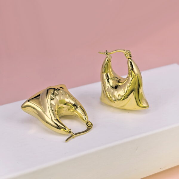 Stainless Steel Earrings  for Women and Girls C Shape Good Quality No Change Color BS2503270081