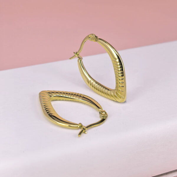 Stainless Steel Earrings  for Women and Girls C Shape Good Quality No Change Color BS2503270105