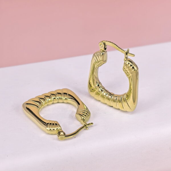 Stainless Steel Earrings  for Women and Girls C Shape Good Quality No Change Color BS2503270109