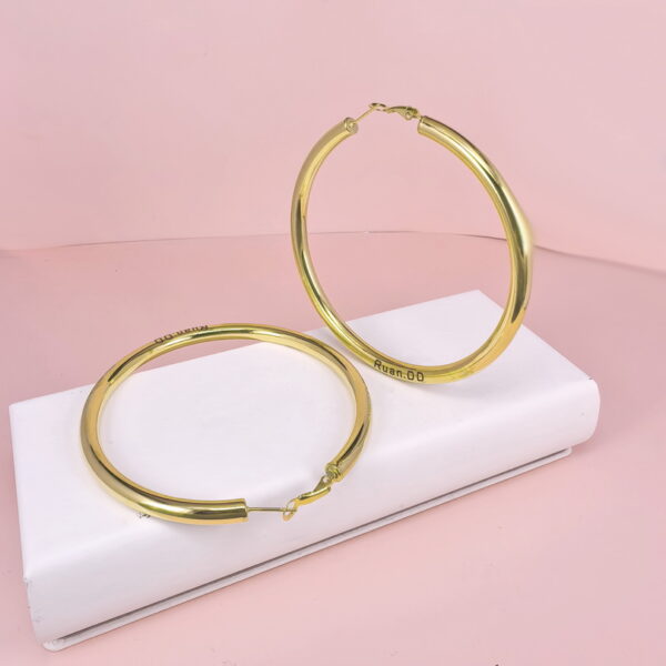 Stainless Steel Earrings  for Women and Girls C Shape Good Quality No Change Color BS2503270117